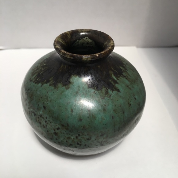 Very small ceramic vase by studio artist - Picture 2 of 4